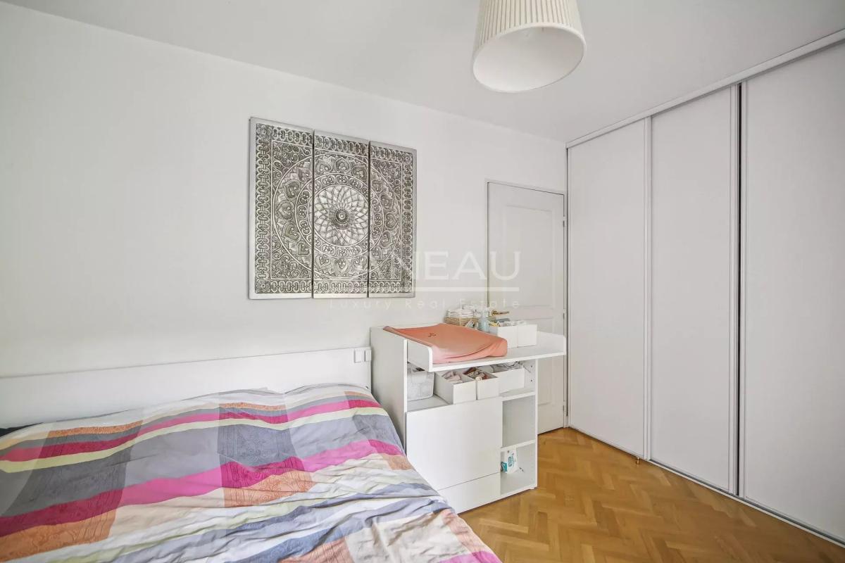 ISSY LES MOULINEAUX - EN ETAGE AVEC JARDIN, TERRASSE ET PARKING