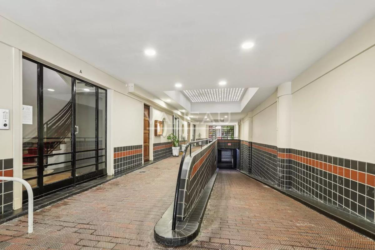 PARIS XV - Appartement deux pièces/ Poss professions libérales