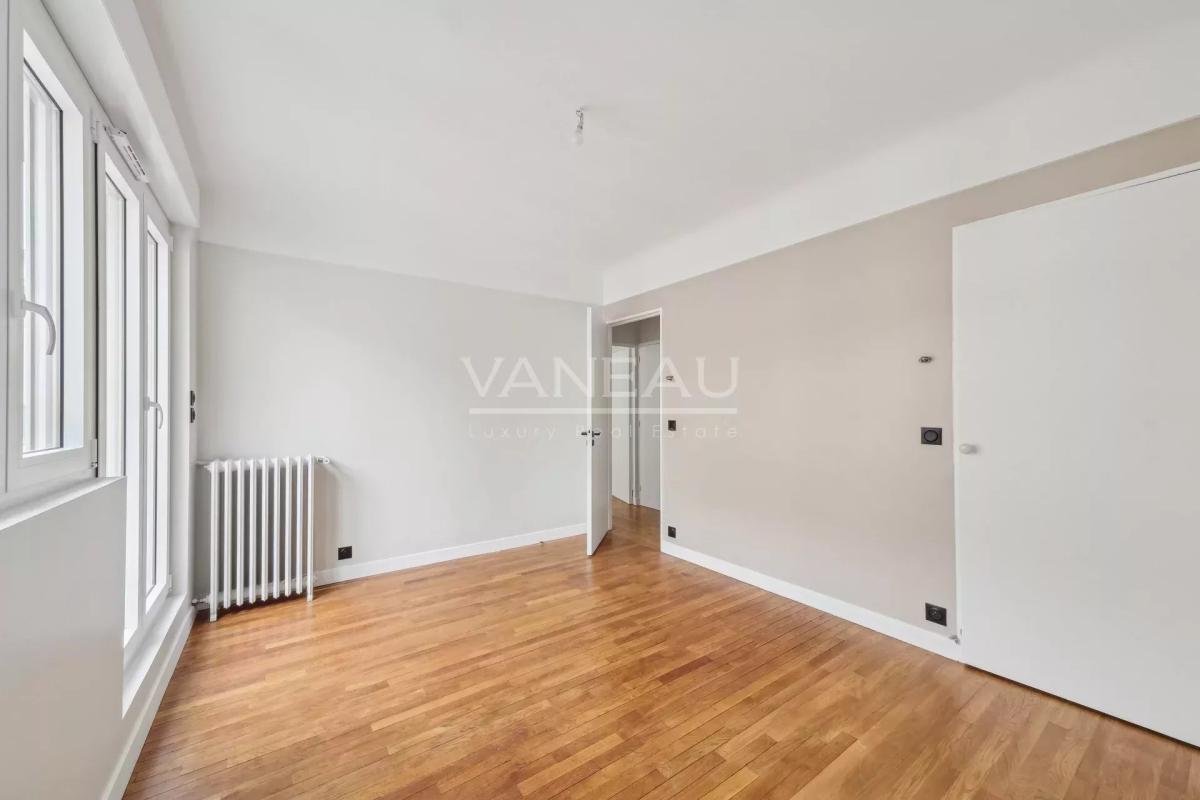 Paris VIIe - Champ de Mars / Quai Branly - 3 Pièces Dernier étag