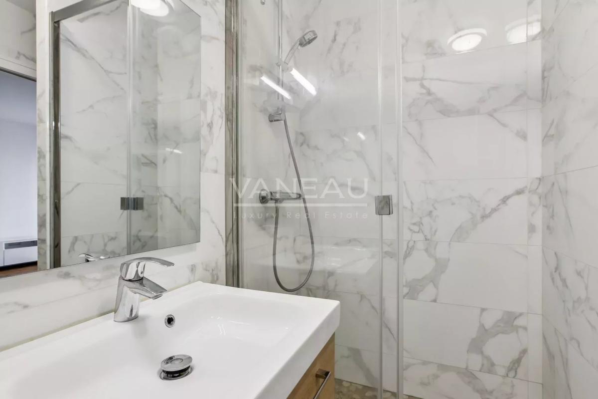 PARIS XIIème - Studio immeuble moderne