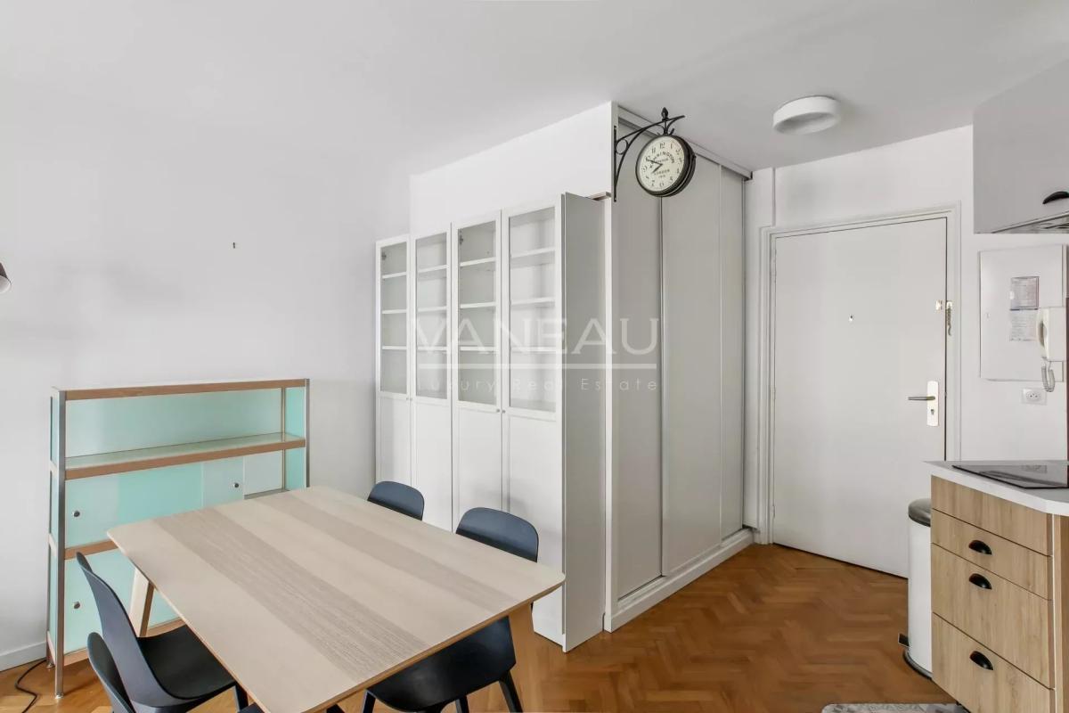 PARIS XIIème - Studio immeuble moderne