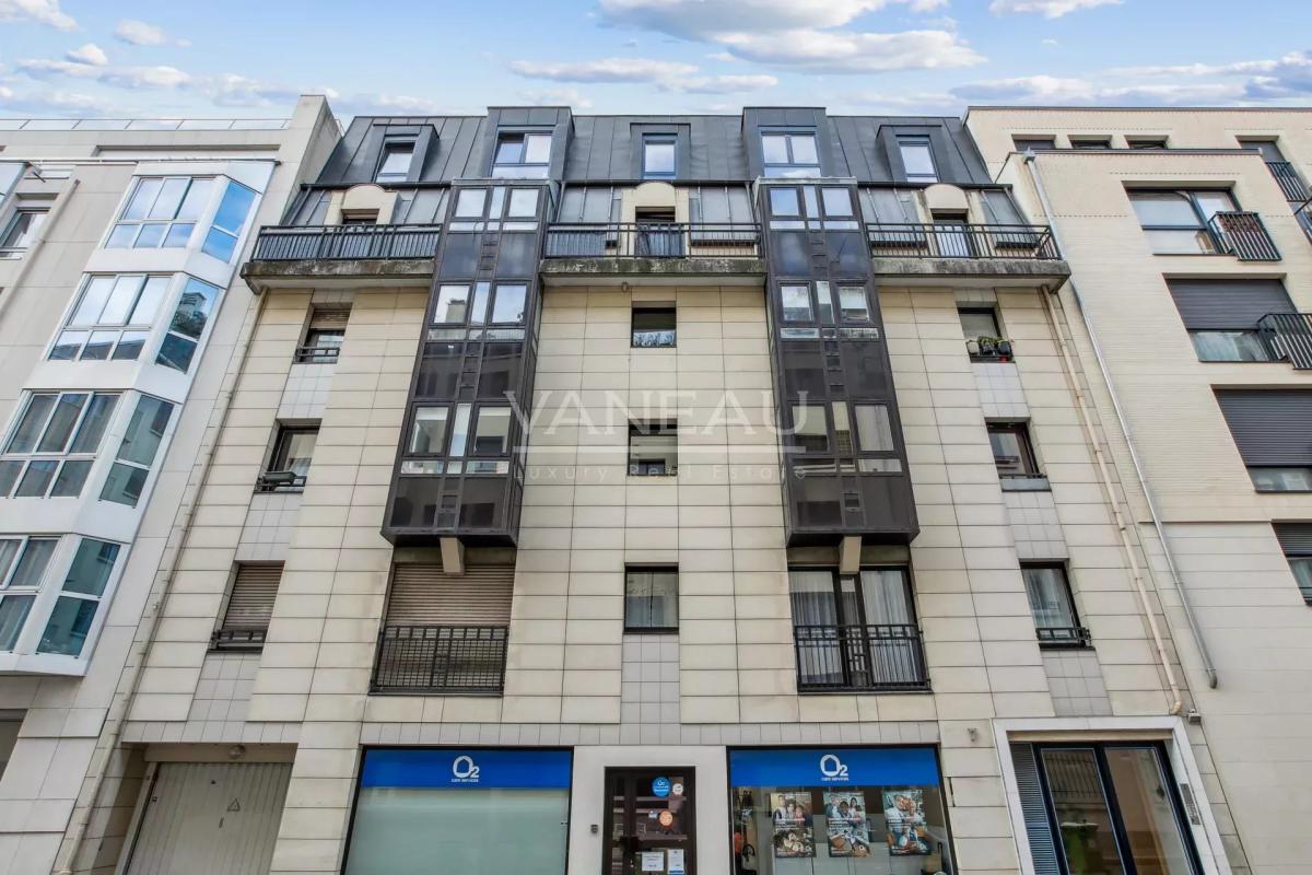 PARIS XIIème - Studio immeuble moderne