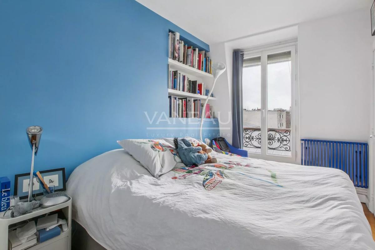 Paris IIème - Dernier étage avec ascenseur - vue dégagée