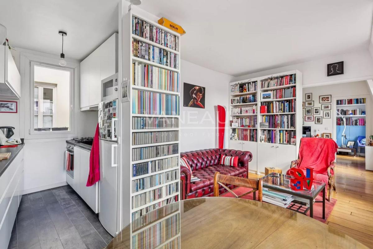 Paris IIème - Dernier étage avec ascenseur - vue dégagée