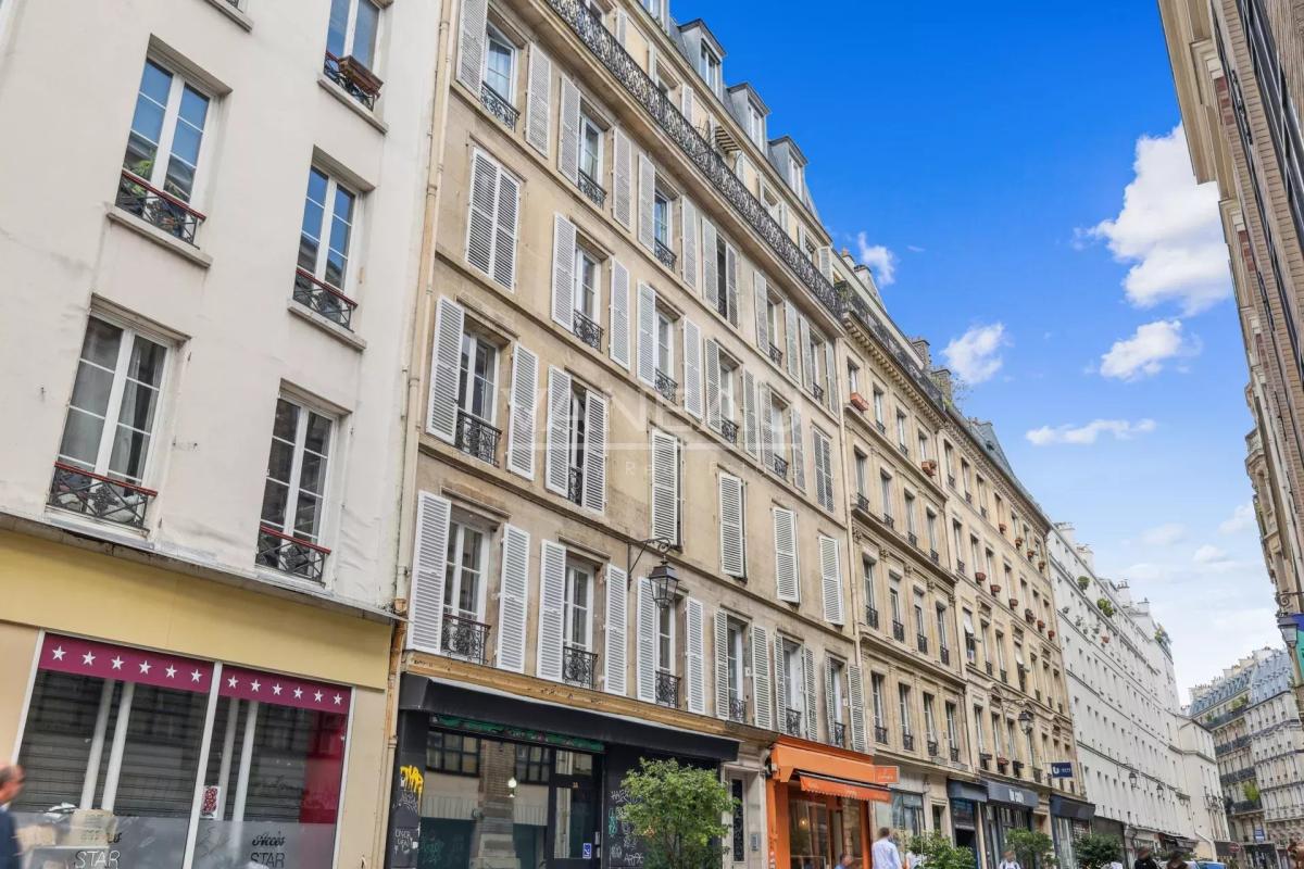 Paris IIème - Dernier étage avec ascenseur - vue dégagée