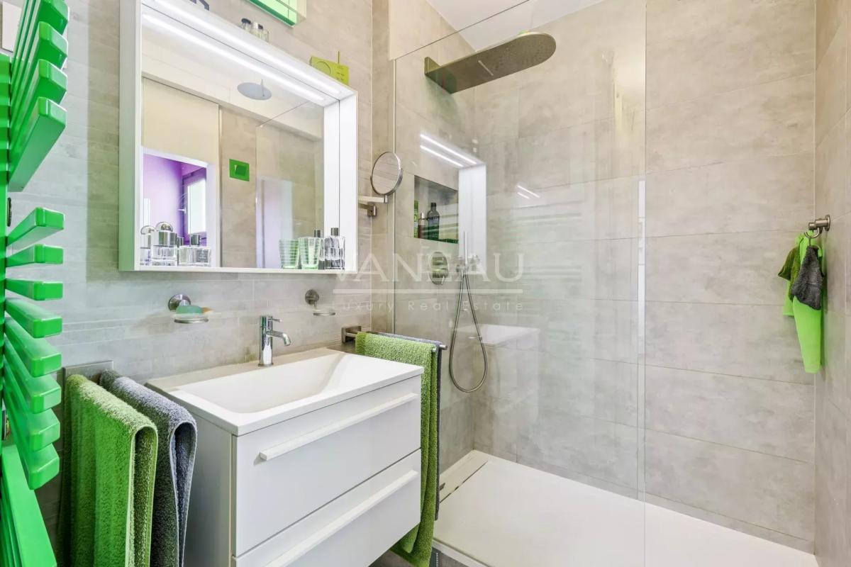 Paris IIème - Dernier étage avec ascenseur - vue dégagée