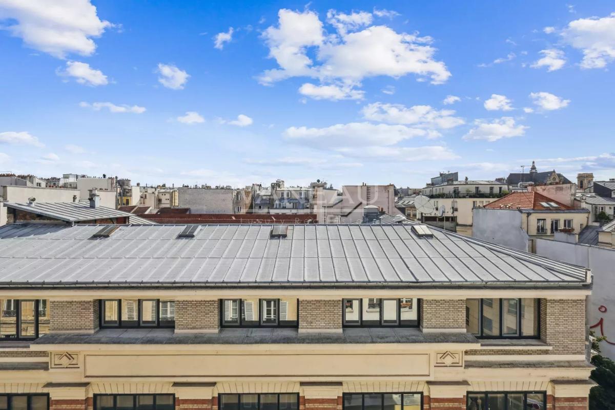 Paris IIème - Dernier étage avec ascenseur - vue dégagée