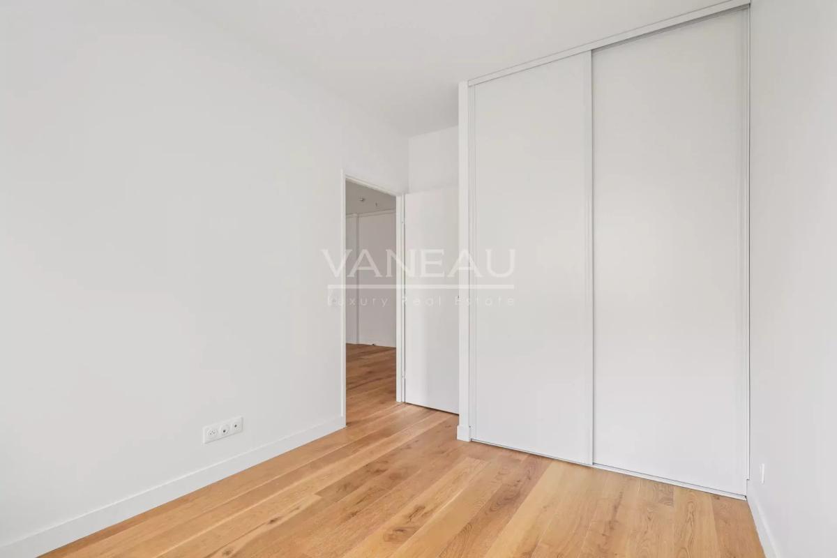 Issy-les-Moulineaux - Trois pièces rénové avec large balcon