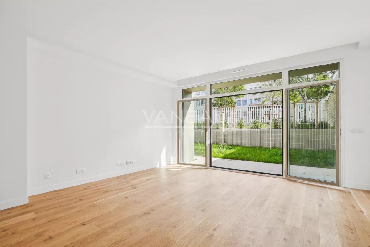 Issy-les-Moulineaux - Trois pièces rénové avec jardin de 39 m2