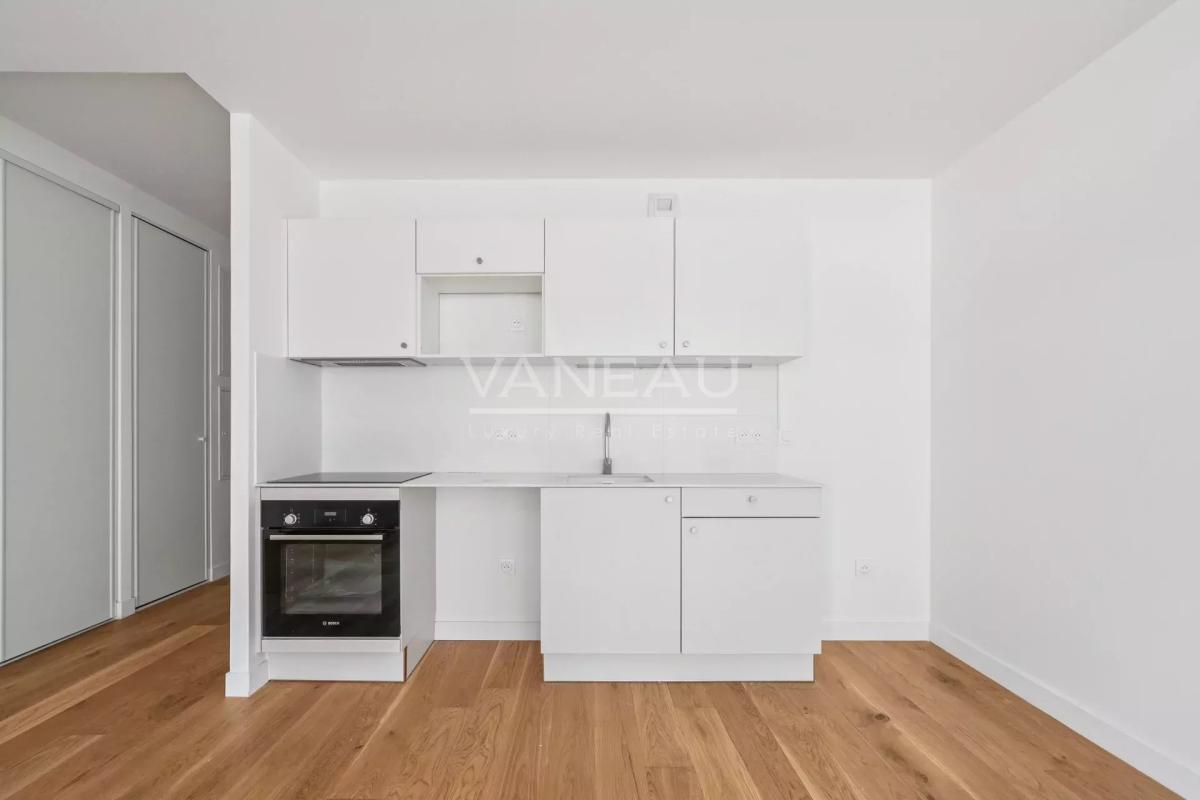 Issy-les-Moulineaux - Deux pièces rénové DPE C