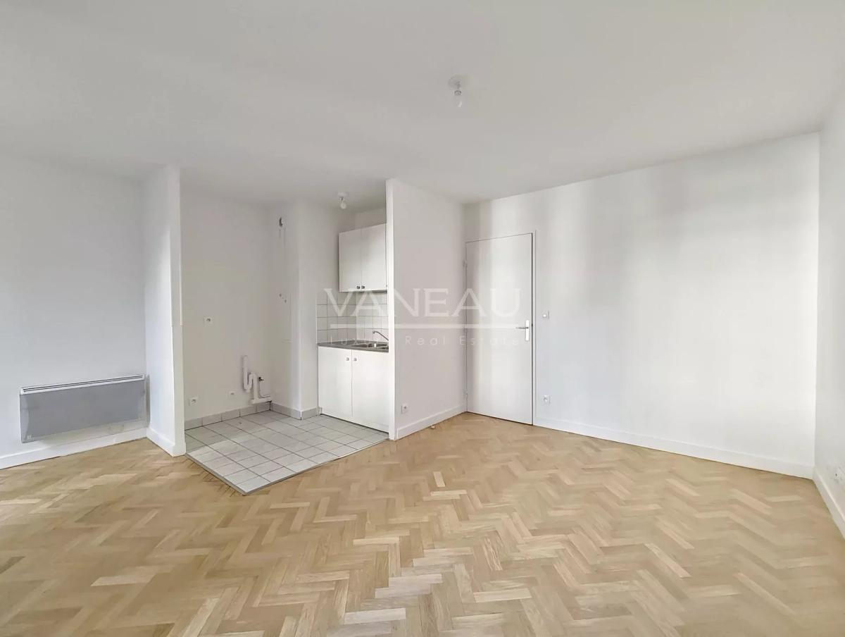 Saint Mandé - Mairie / Bois de Vincennes - 2 Pièces bon état DPE