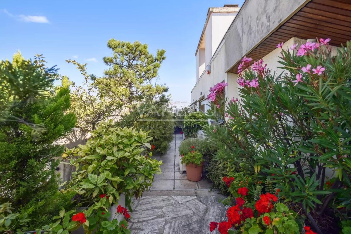 Paris XIVe – dernier étage avec terrasse panoramique