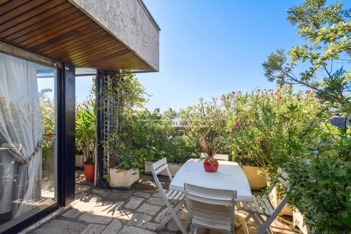 Paris XIVe – dernier étage avec terrasse panoramique