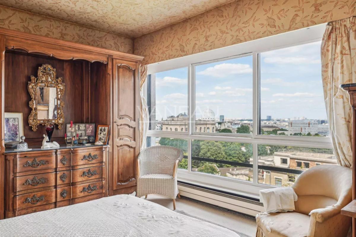 Paris XIVe – dernier étage avec terrasse panoramique