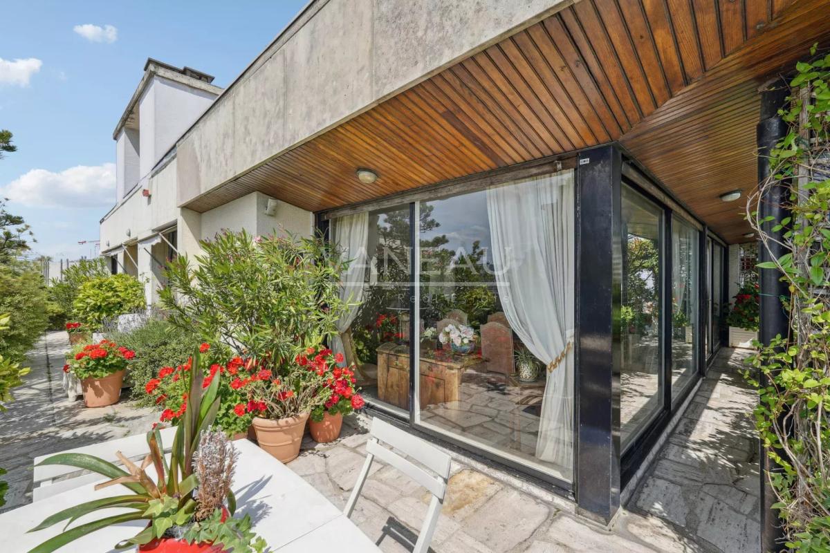 Paris XIVe – dernier étage avec terrasse panoramique