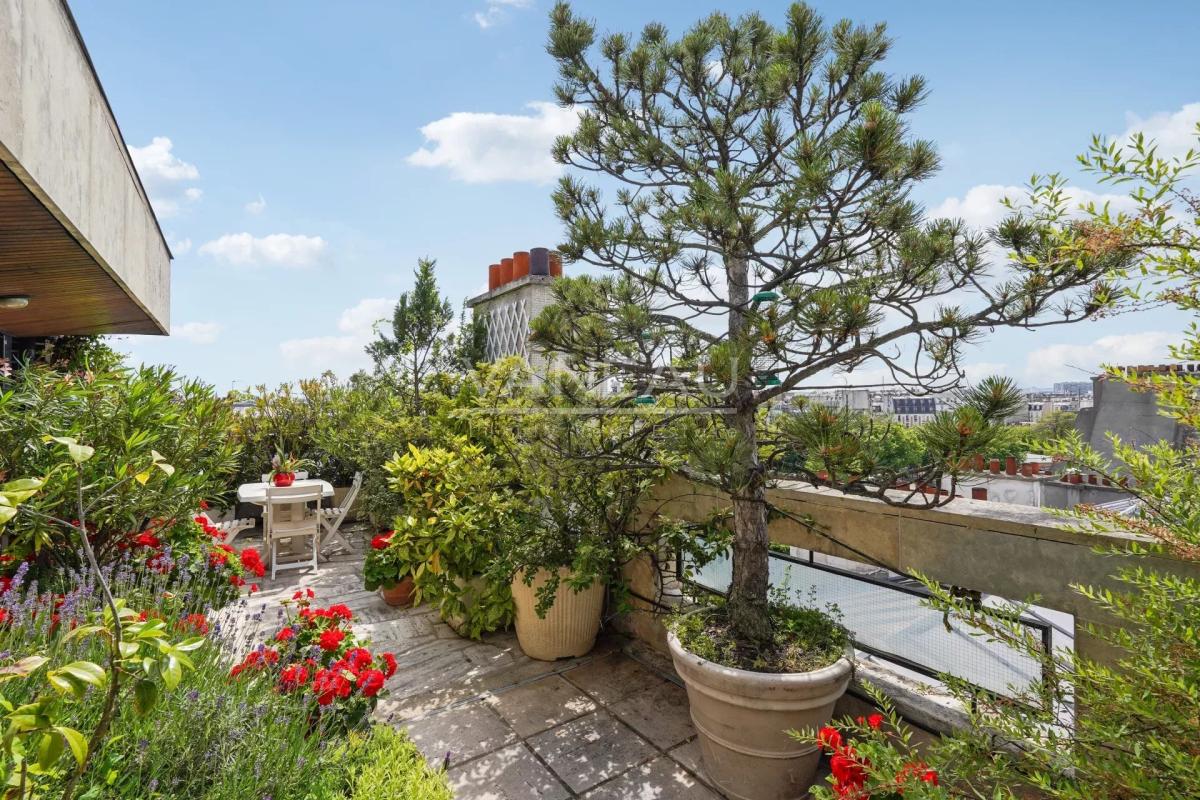 Paris XIVe – dernier étage avec terrasse panoramique