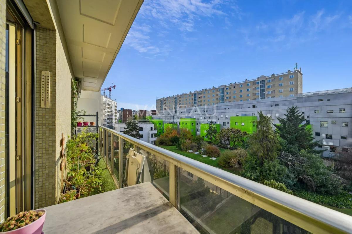 PARIS XV - Lourmel / Convention - Bel appartement avec balcon