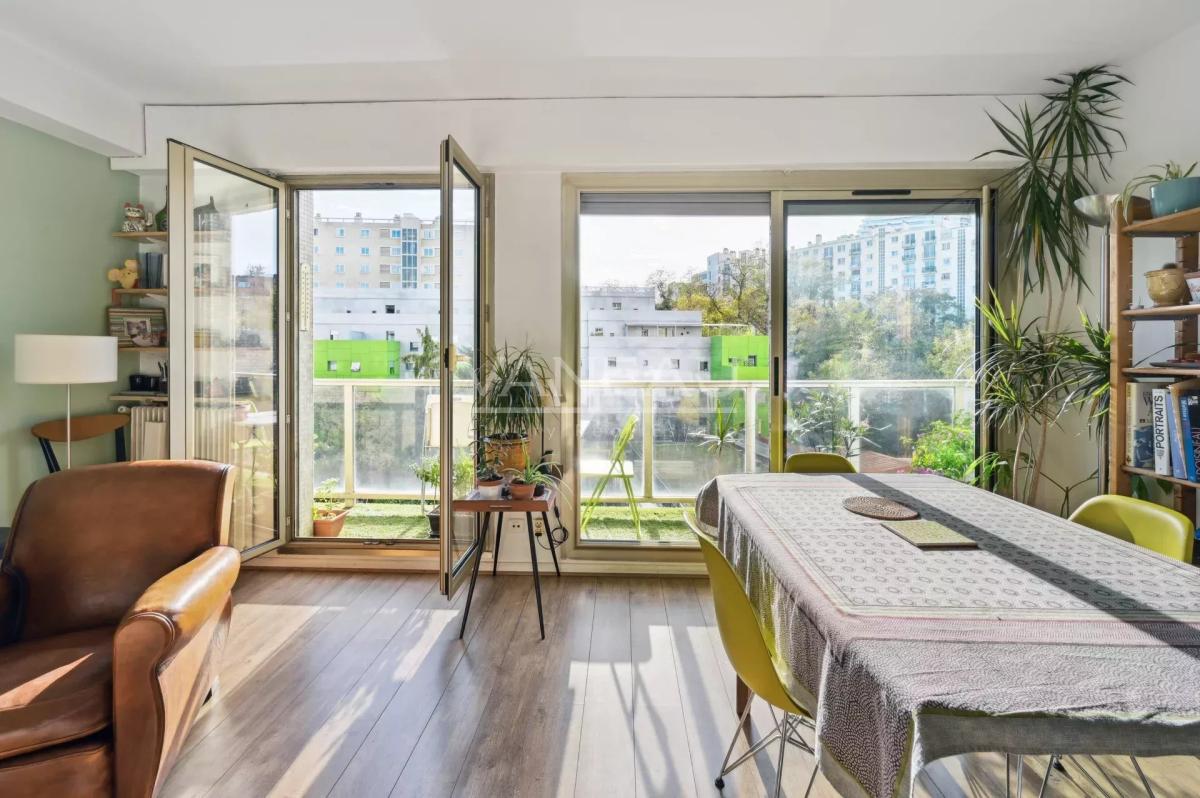 PARIS XV - Lourmel / Convention - Bel appartement avec balcon