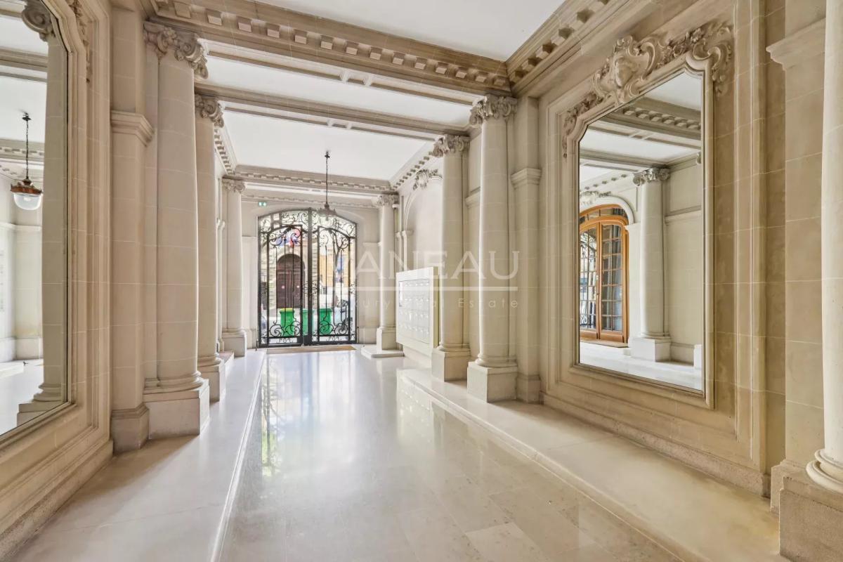 PARIS XVIe - Victor Hugo - Bel appartement dernier étage, vue To