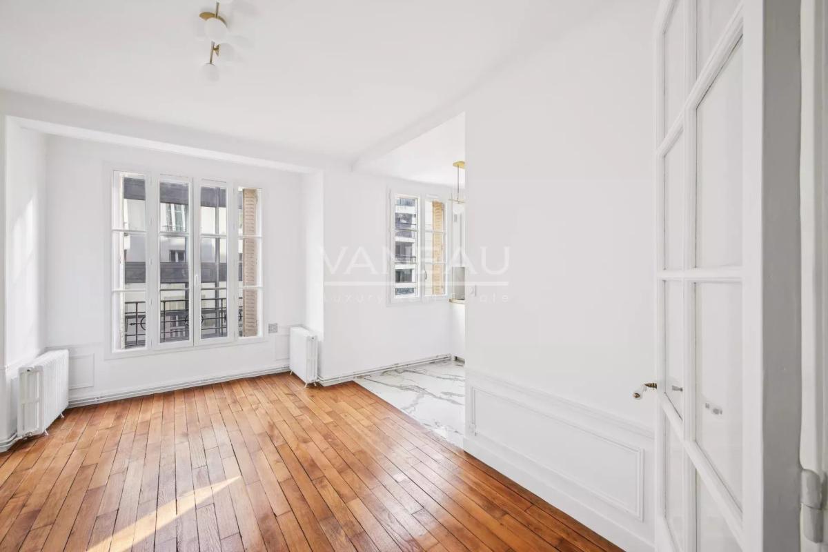 Boulogne - En étage avec ascenseur - Charme de l'ancien