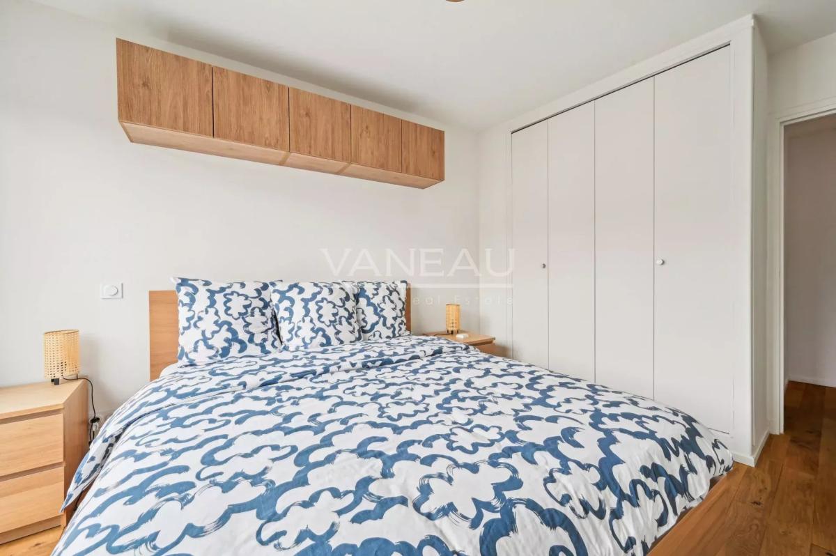 Appartement meublé refait à neuf  15E – Bail société uniquement