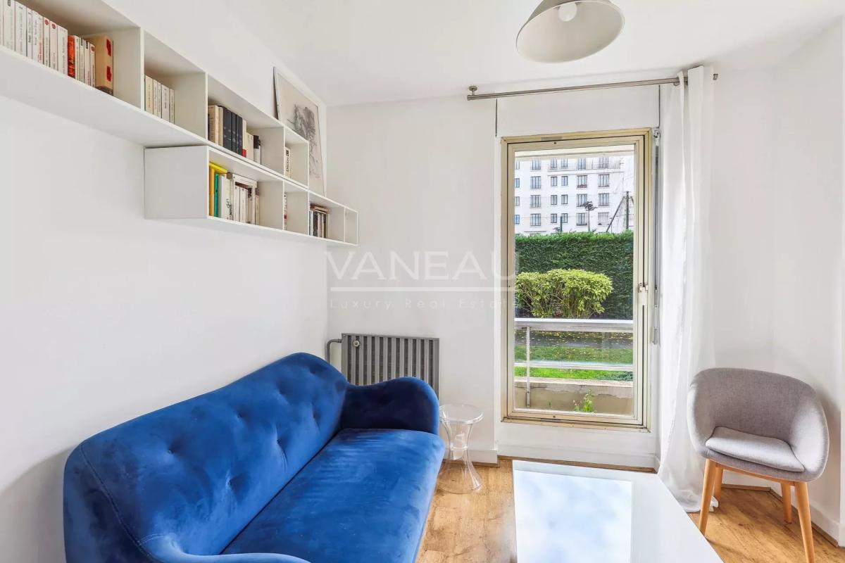 Grand studio 38 m2 avec balconnet sur jardin