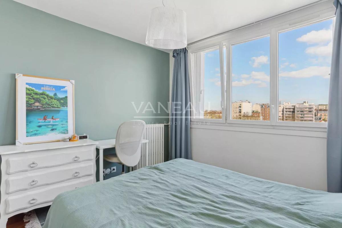 Boulogne Billancourt, Appartement familial en dernier étage avec