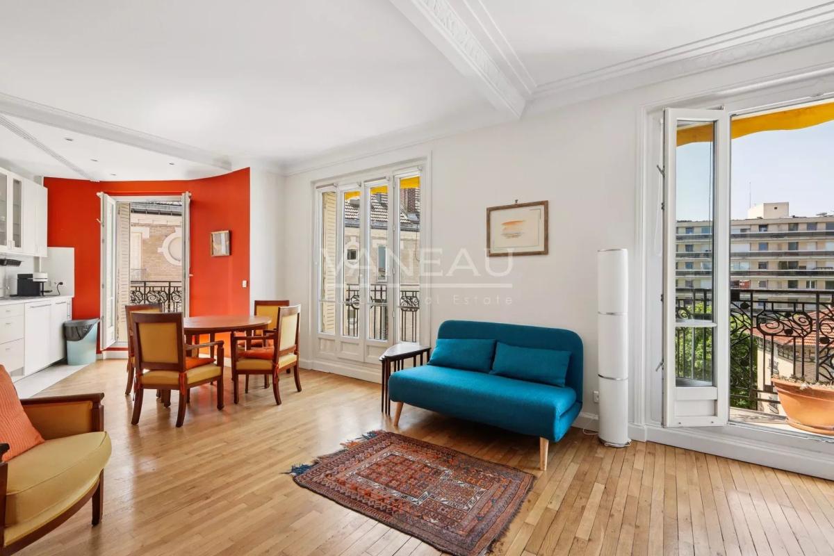 En étage avec ascenseur, vue dégagée et soleil