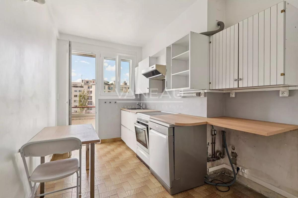 Dernier étage avec balcon et vue dégagée