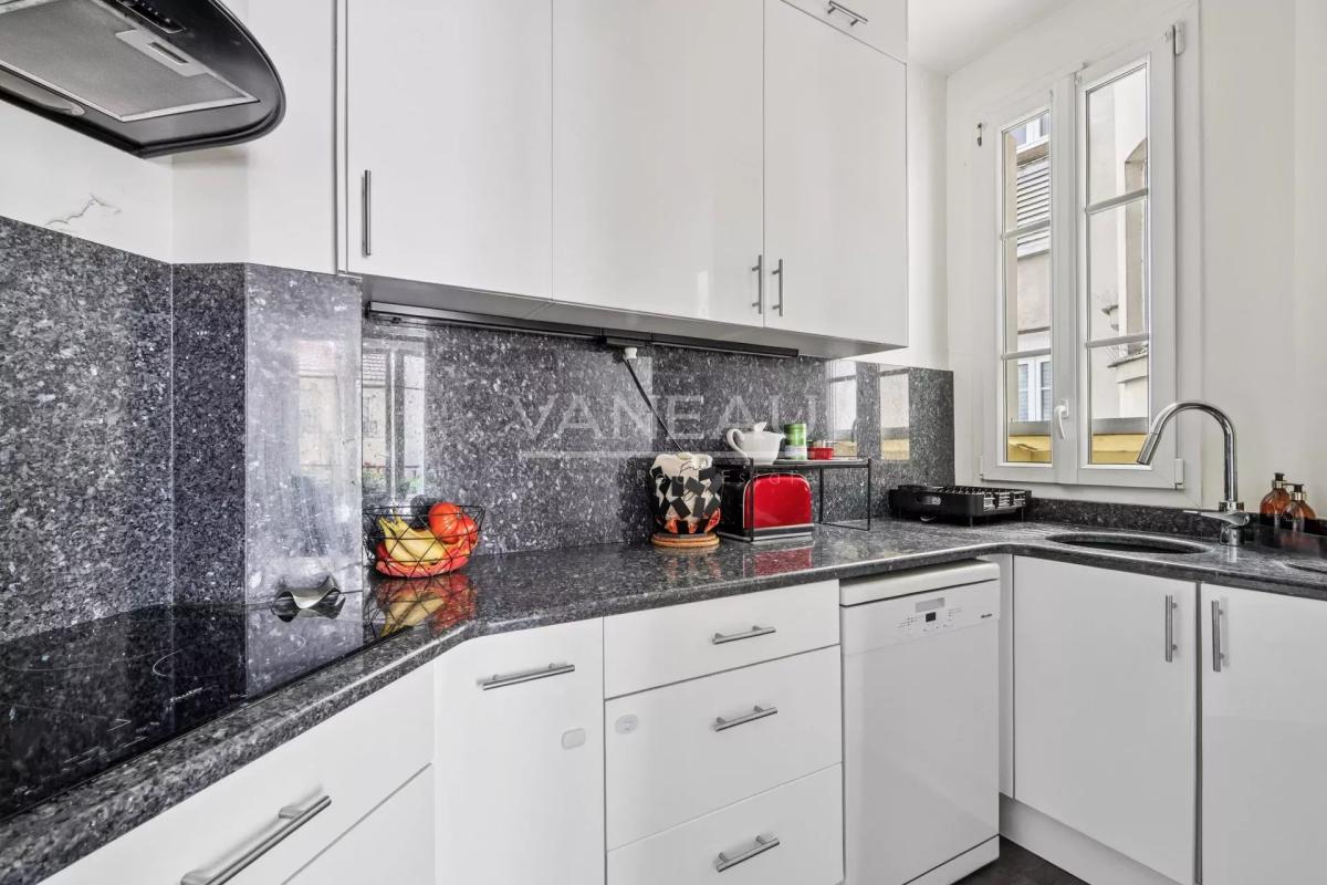 Bel ancien exposé sud avec parking