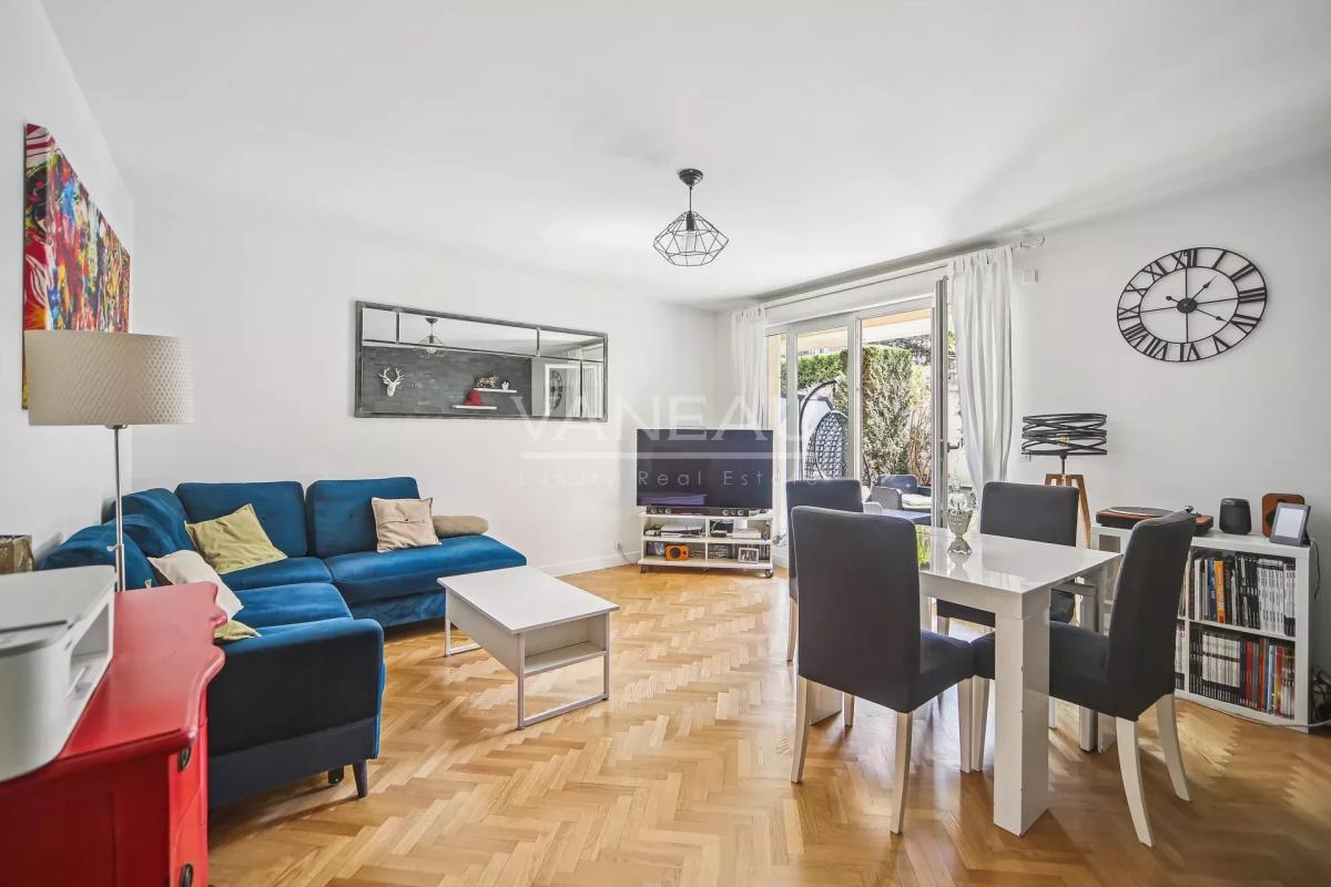 ISSY LES MOULINEAUX - EN ETAGE AVEC JARDIN, TERRASSE ET PARKING