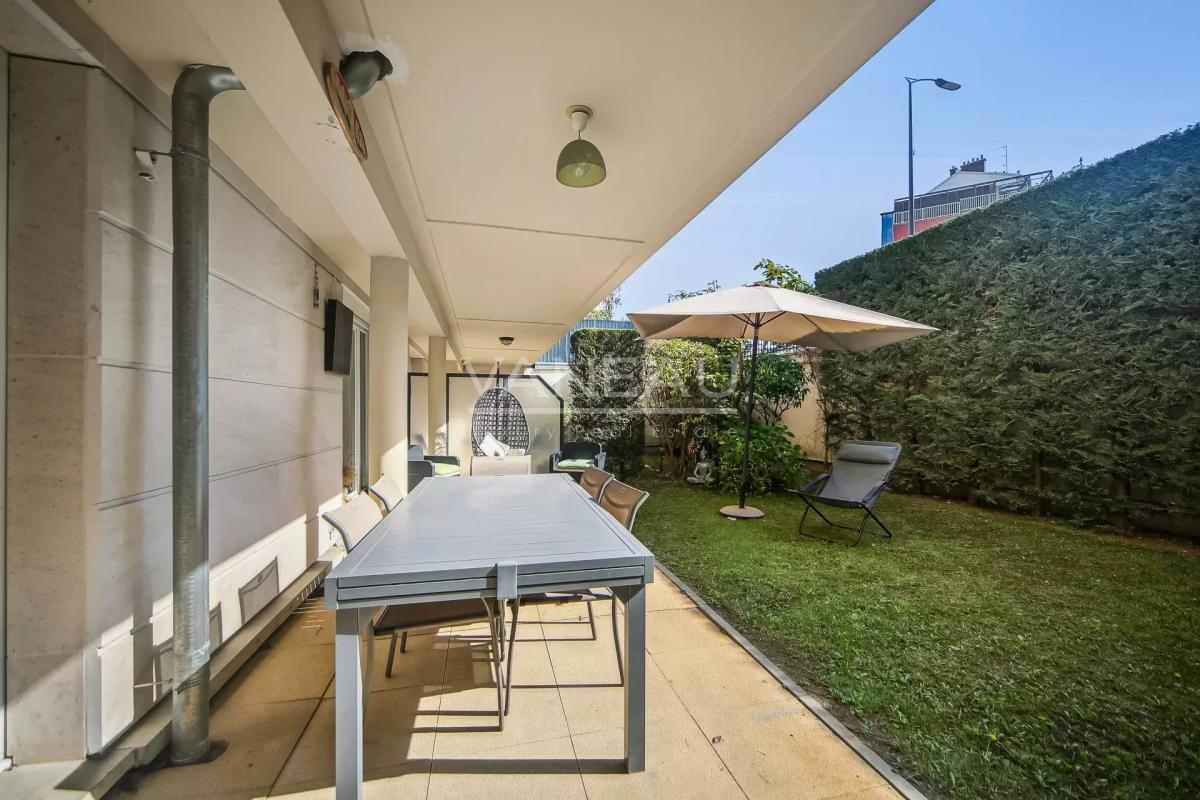 ISSY LES MOULINEAUX - EN ETAGE AVEC JARDIN, TERRASSE ET PARKING