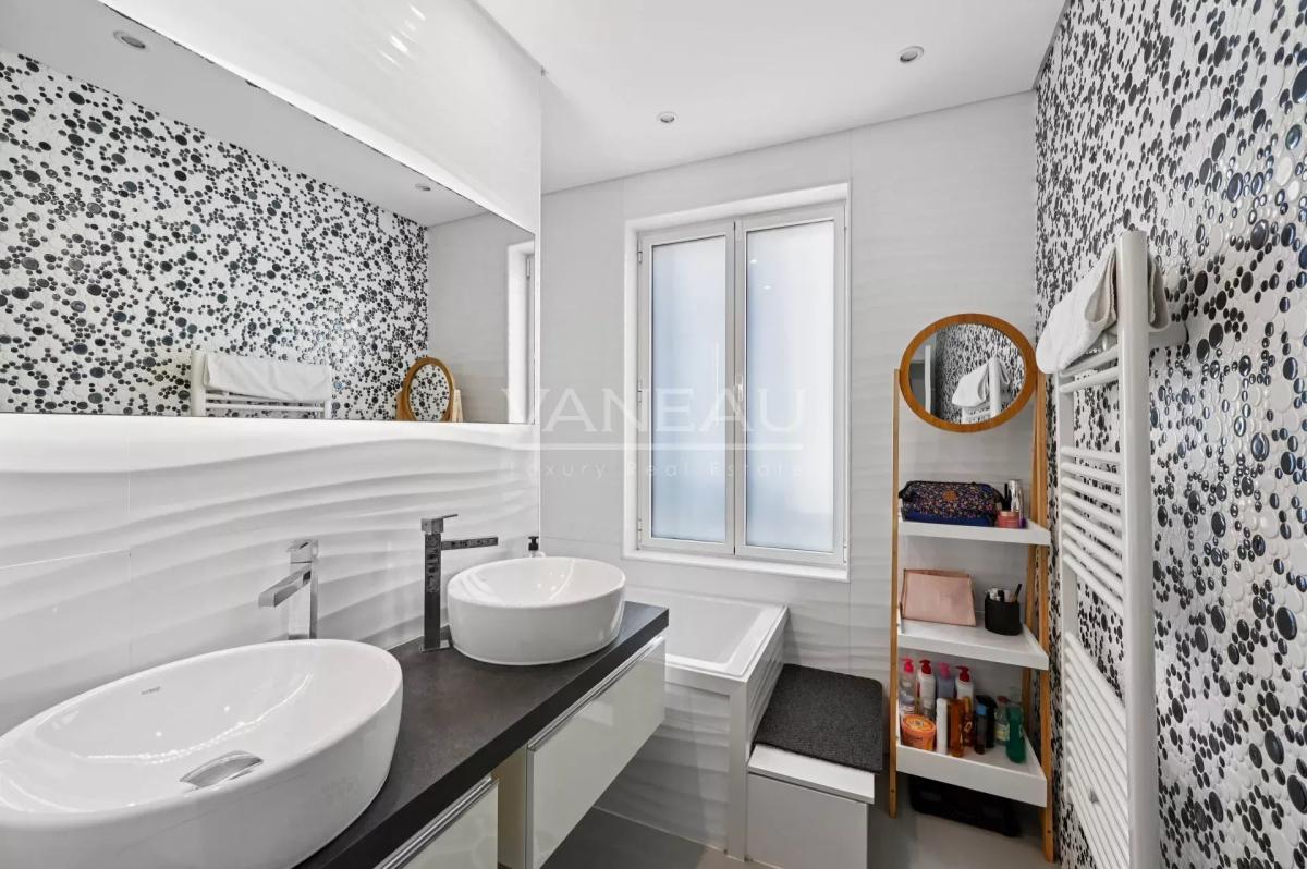 XVe -  Rond-Point Saint-Charles. Comme une maison.