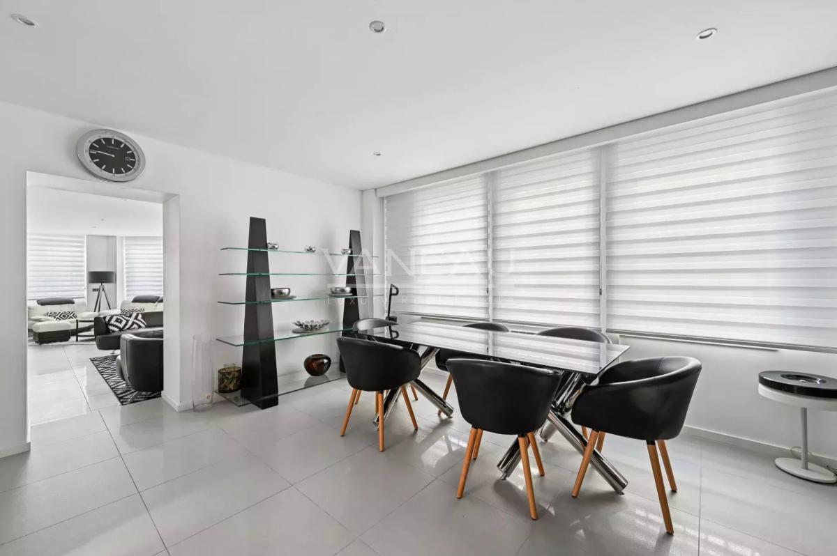 XVe -  Rond-Point Saint-Charles. Comme une maison.