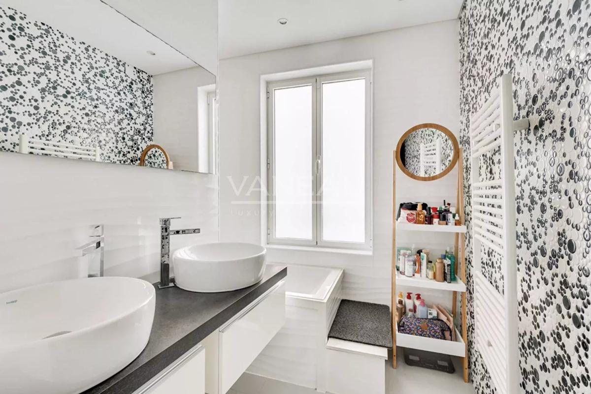 XVe -  Rond-Point Saint-Charles. Comme une maison.