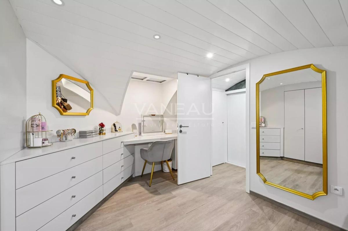 XVe -  Rond-Point Saint-Charles. Comme une maison.