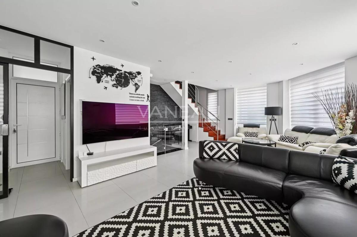 XVe -  Rond-Point Saint-Charles. Comme une maison.