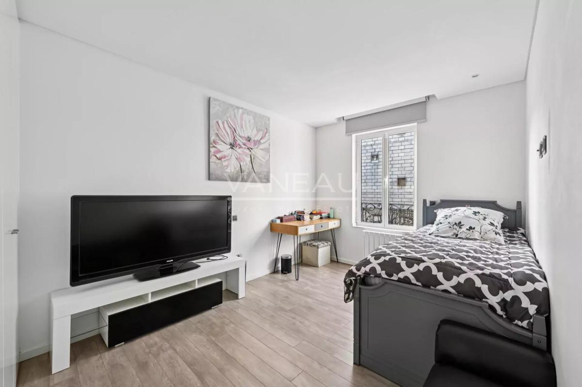 XVe -  Rond-Point Saint-Charles. Comme une maison.