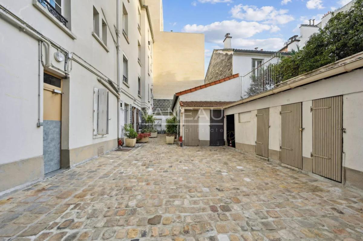 XVe -  Rond-Point Saint-Charles. Comme une maison.