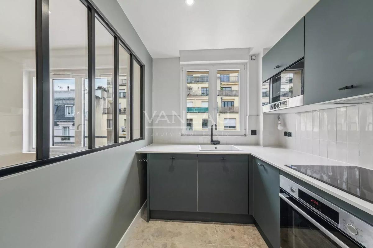 Paris VIIe - Champ de Mars / Quai Branly - 3 Pièces Dernier étag