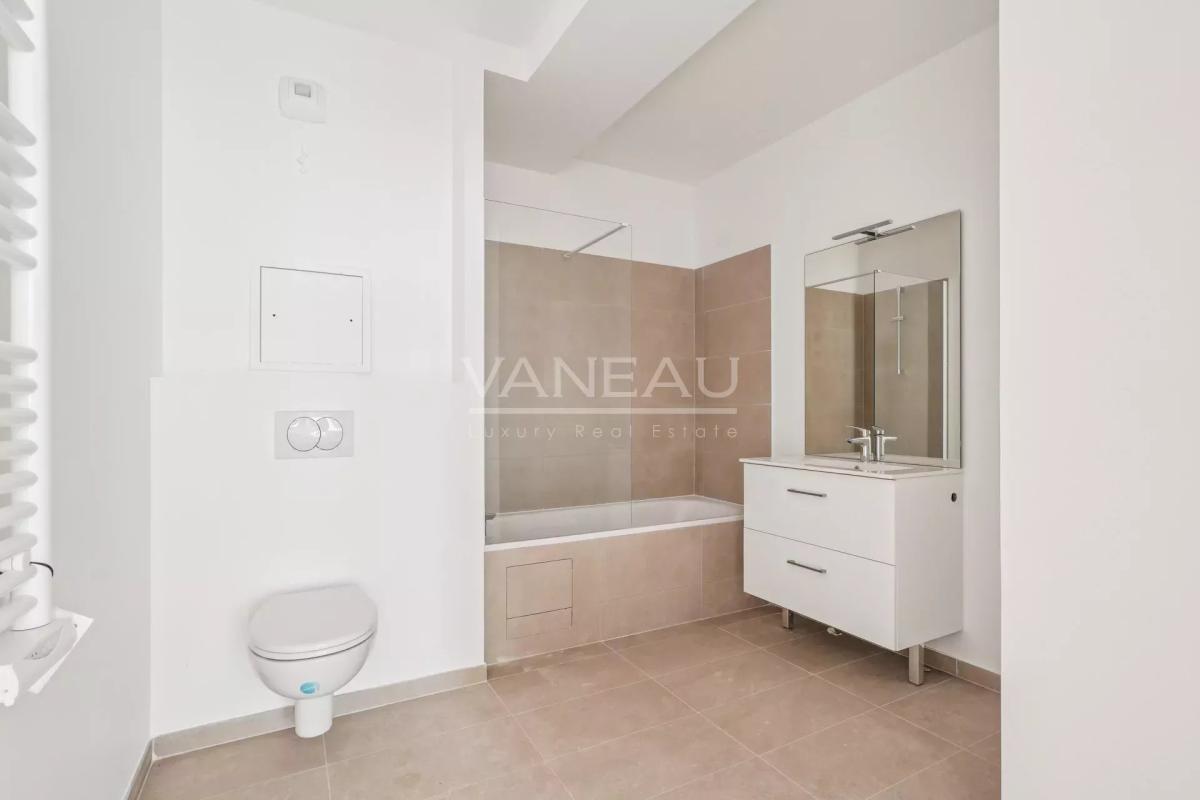 Issy-les-Moulineaux - Trois pièces rénové avec jardin de 39 m2