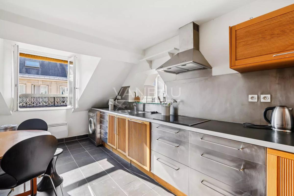 PARIS IXe - Au cœur de la Nouvelle Athènes - Trois pièces except