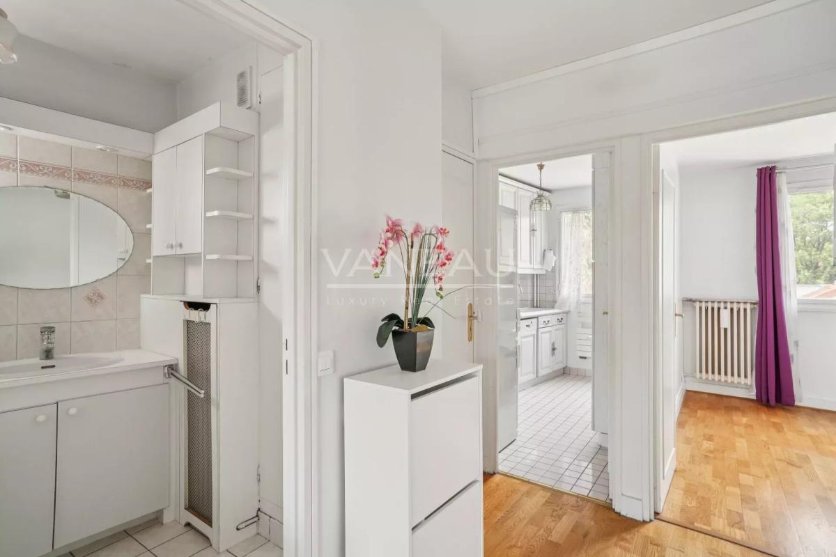 Paris XVe - Blomet - Appartement trois pièces avec vue dégagée