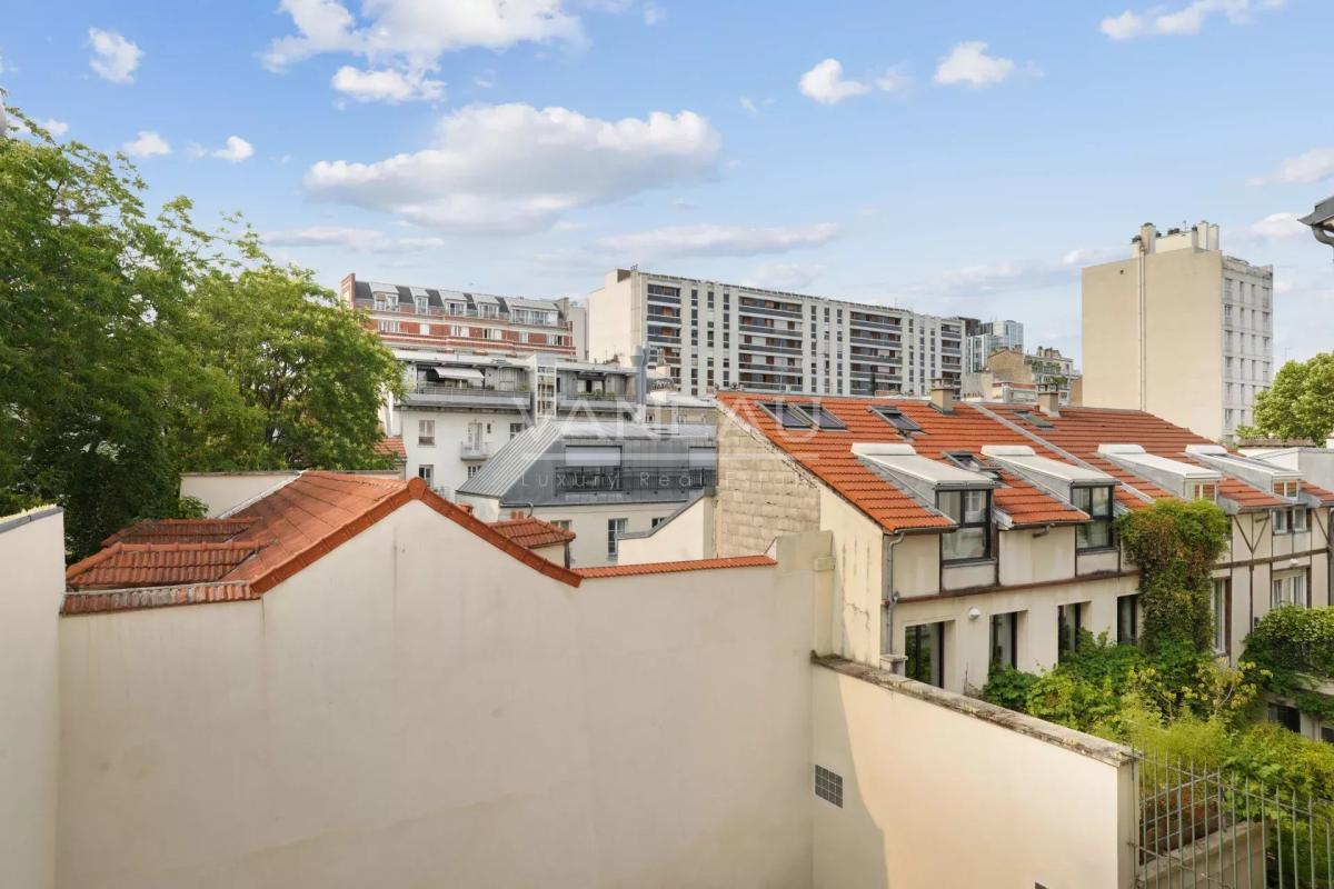 Paris XVe - Blomet - Appartement trois pièces avec vue dégagée