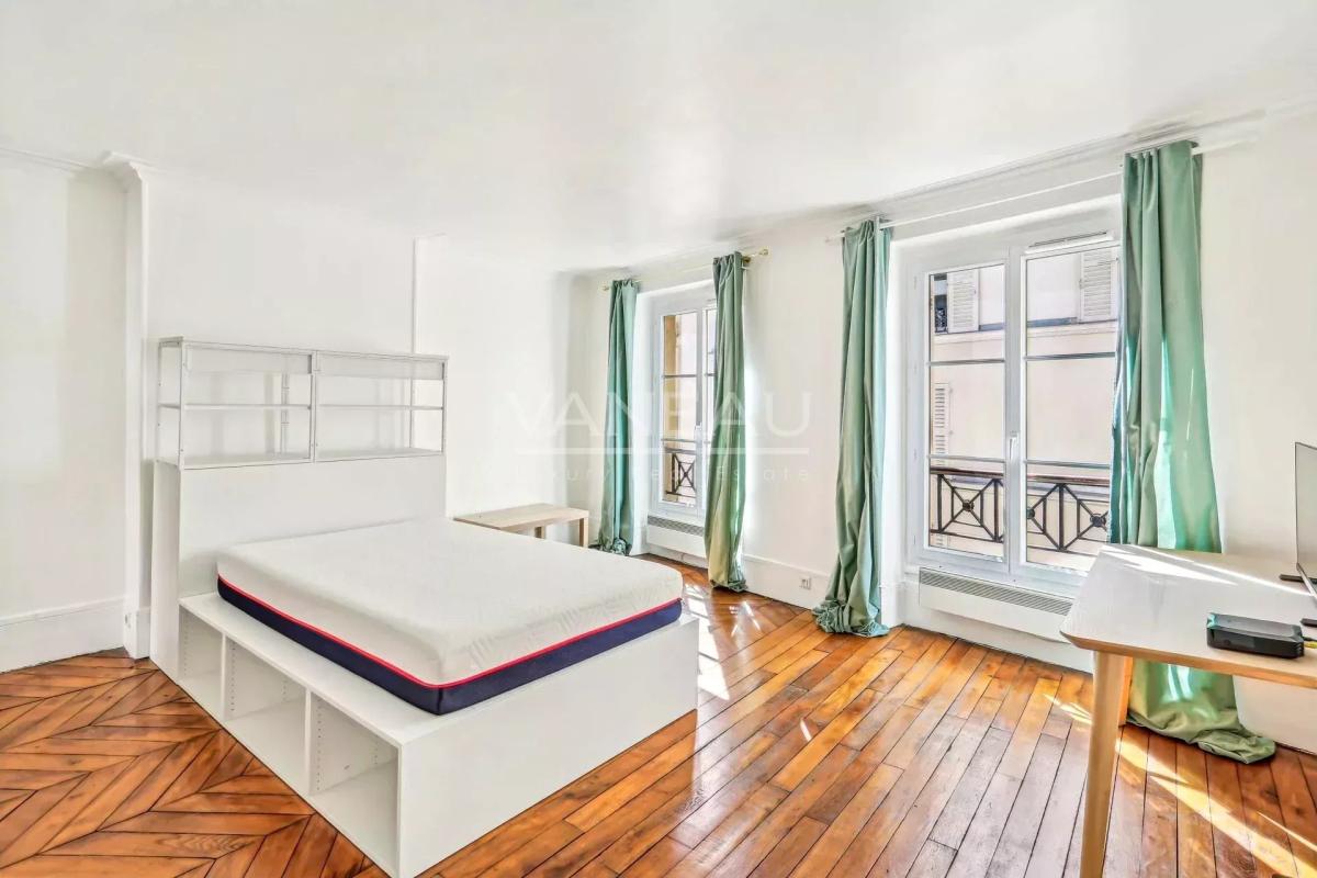 Paris XVIIe  Villiers / Levis - Grand studio de 30 m2