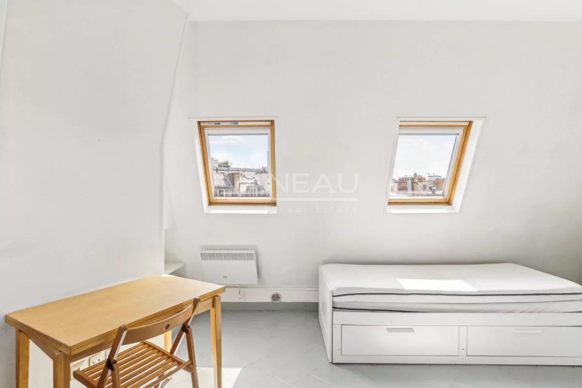 Paris VIIIe Rome/Batignolles Deux pièces Dernier étage