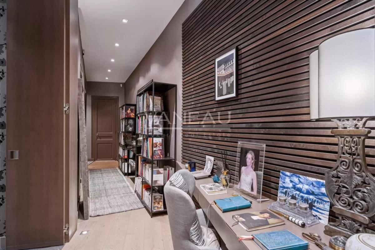 PARIS XVI-FOCH-appartement rénové sur patio