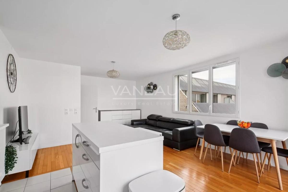 BOULOGNE - DERNIER ETAGE - BALCON / TERRASSE