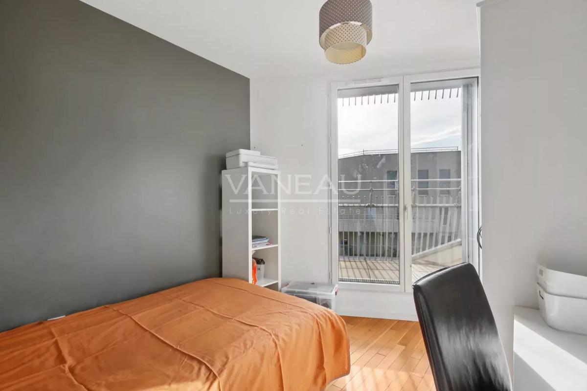 BOULOGNE - DERNIER ETAGE - BALCON / TERRASSE