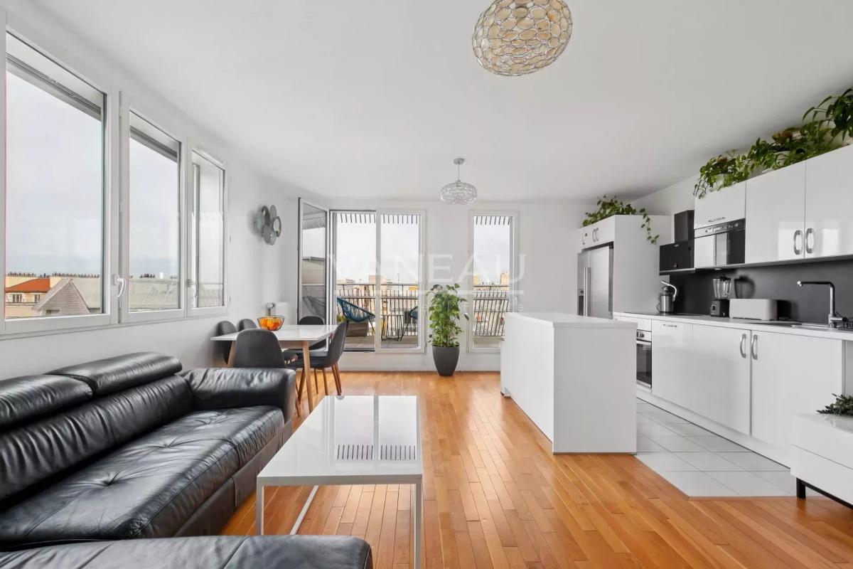 BOULOGNE - DERNIER ETAGE - BALCON / TERRASSE